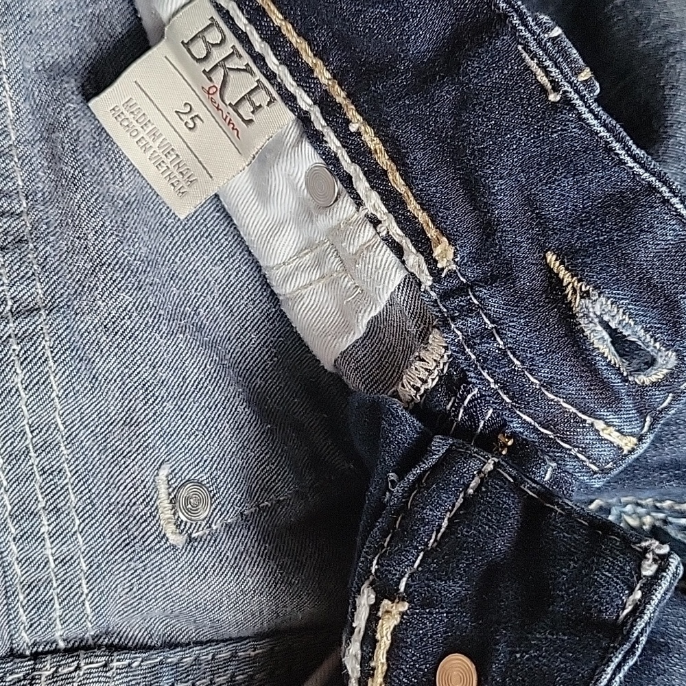 BKE Sabrina bermuda jean shorts, size 25 - Picture 7 of 9